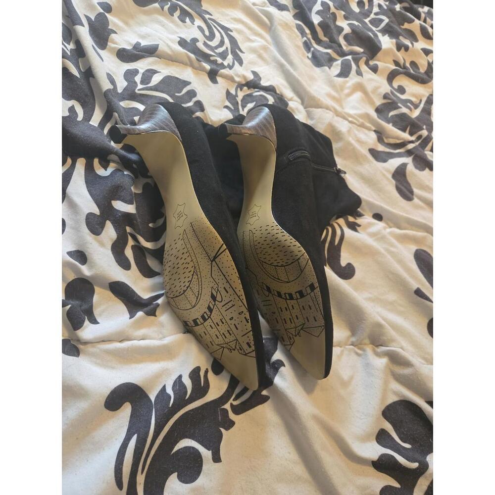 Bella Vita Vintage Black Suede Pointed Toe Ankle Boots Kitten Heel Size 7.5 WW - Picture 5 of 6